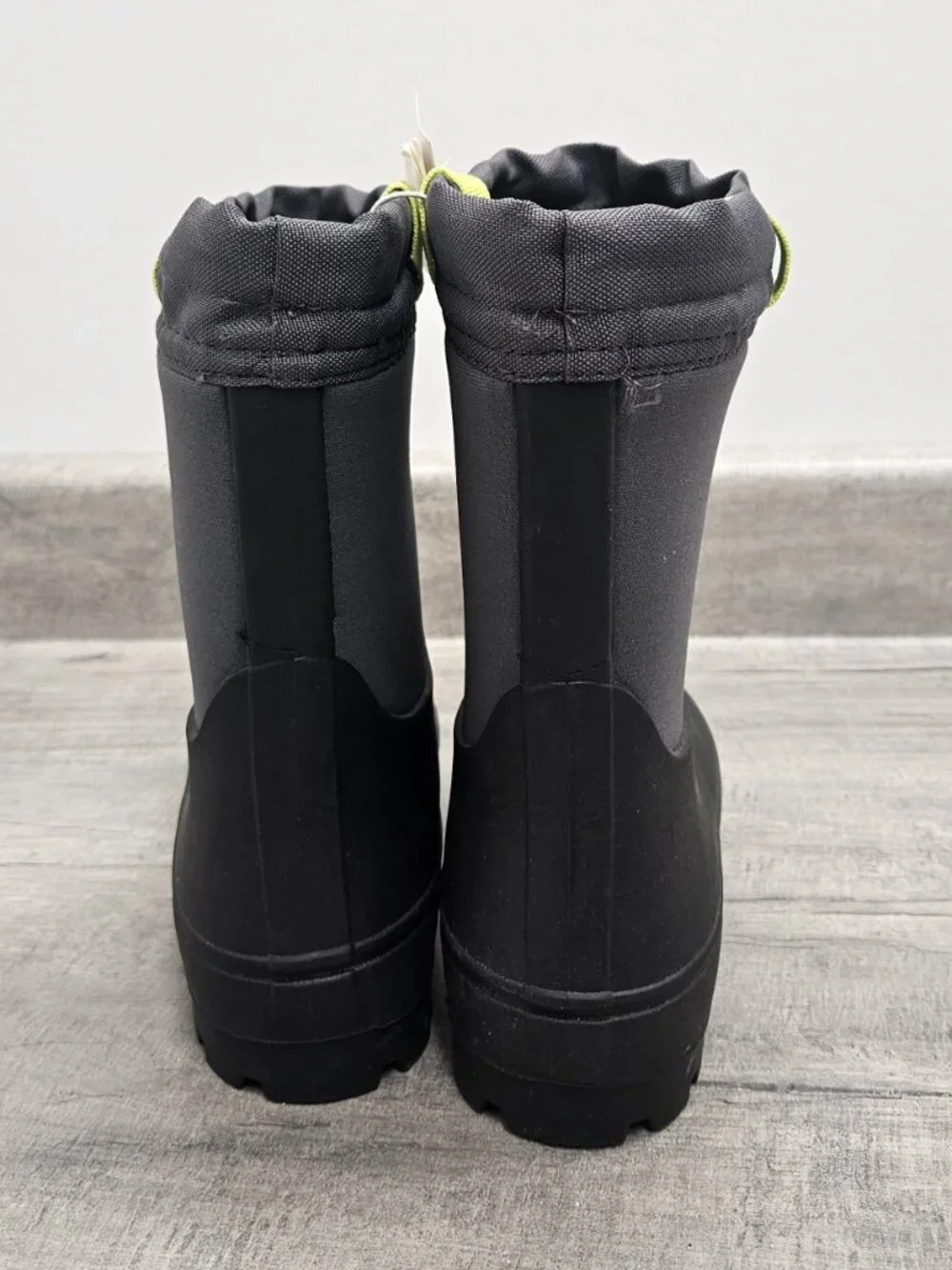NEW CAT & JACK BOY'S WATER RESISTANT WINTER BOOTS SIZE 4 BLACK/ROBBIE